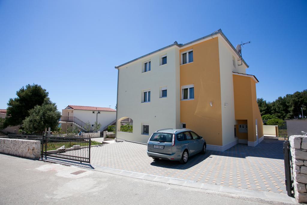 Apartments Medvid Trogir Exteriör bild