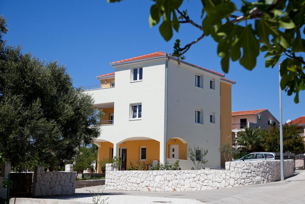 Apartments Medvid Trogir Exteriör bild